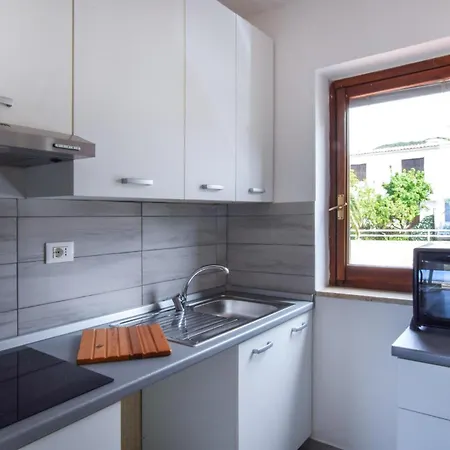 Awesome In פאלרנה